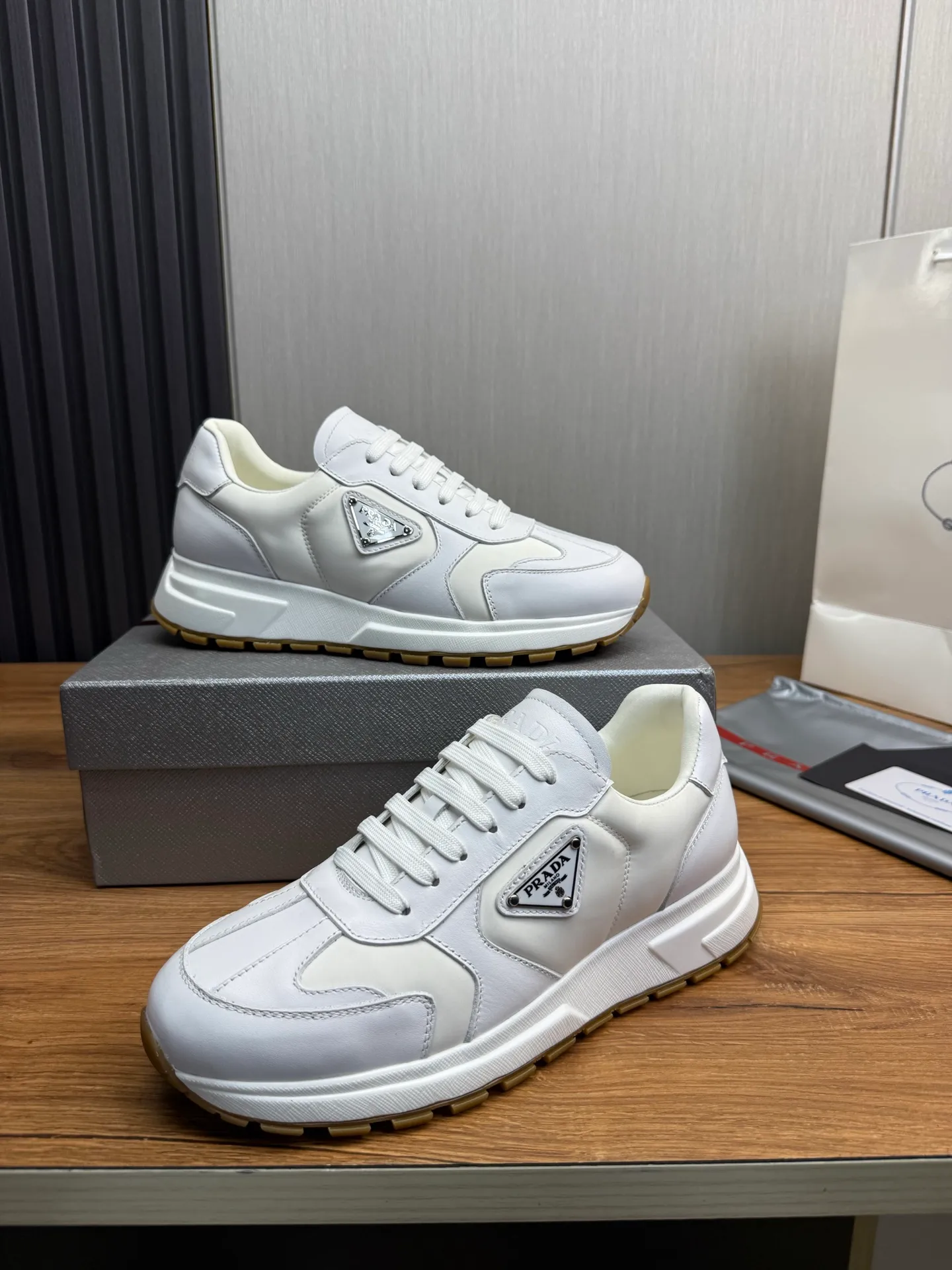Factory price 580💰 [PRADA] Hot-selling men's shoes shipped 👏Official website synchronized ⬆️ Original cowhide fabric + cowhide lining, cowhide feet 🐮 1:1 shipment ✔️Original original bottom, 38-45 (45. Customized, non-refundable)
